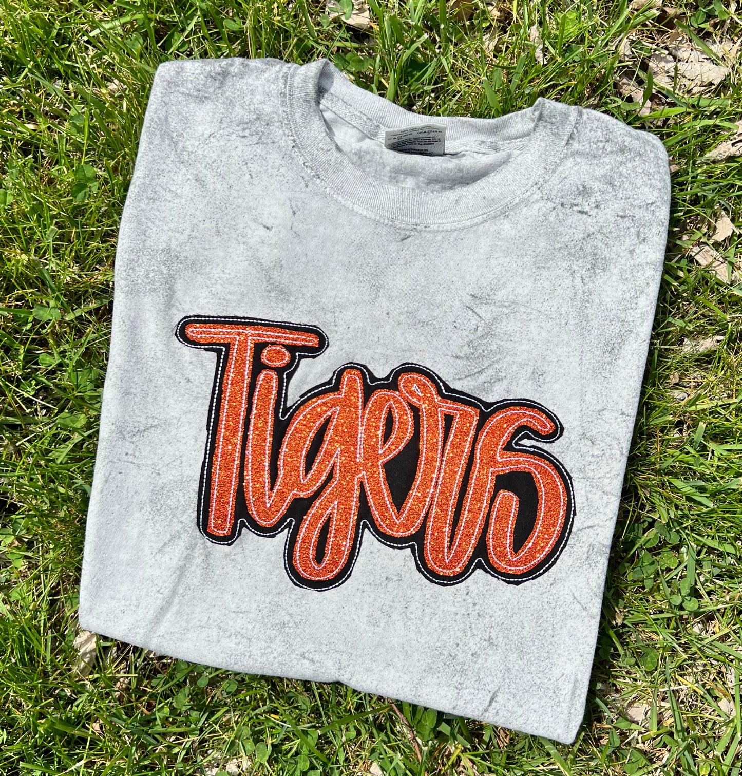 Tigers, glitter